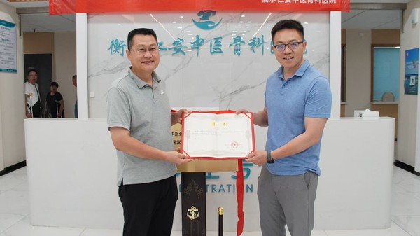 郝建东李红印合影